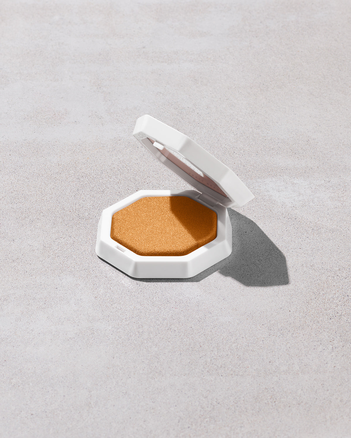 Demi'glow Light-Diffusing Highlighter – Silky Soft Glow for All Skin Tones