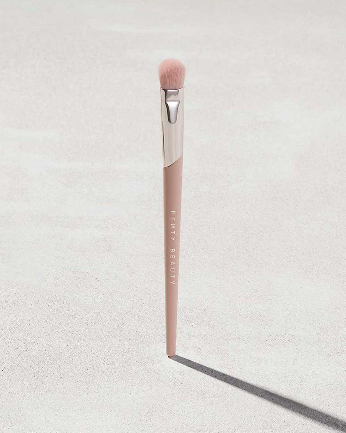 Soft Blending Eyeshadow Brush 240 for Seamless Makeup