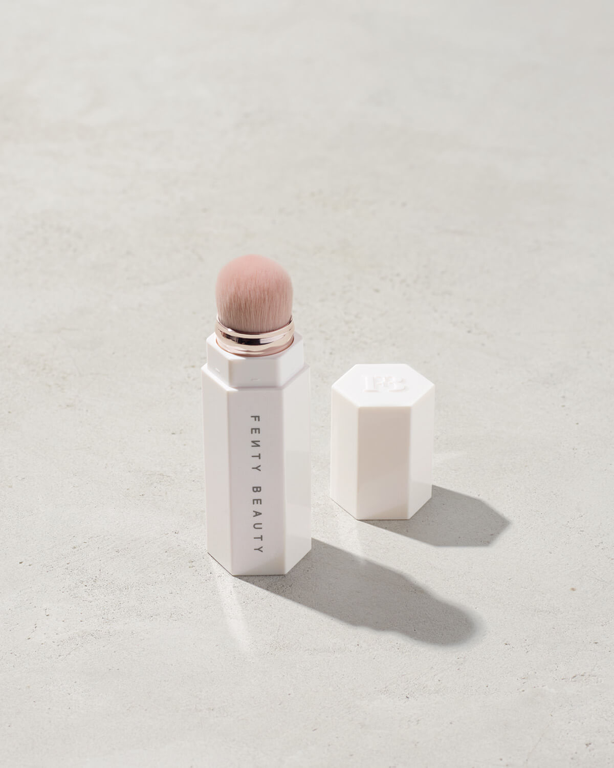 Retractable Contour & Concealer Brush for Seamless Blending