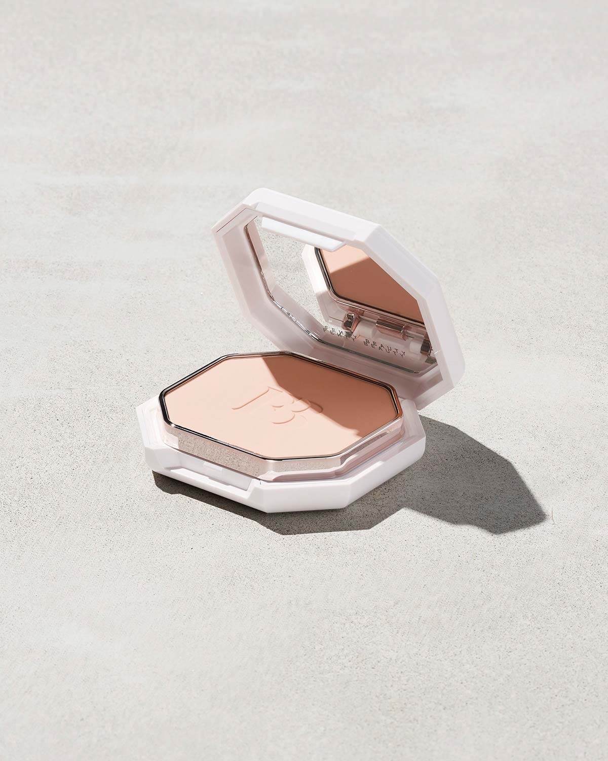 Fenty Beauty Pro Filt'r Soft Matte Powder Foundation #120