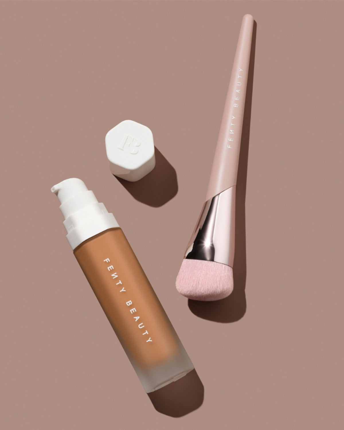 Soft'lit Luminous Hydrating Foundation with Brush - Medium Coverage